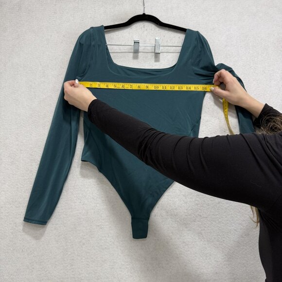 Lululemon Bodysuit Womens Small Green Long Sleeve Scoop Neck Snap Closure Top - Picture 4 of 9